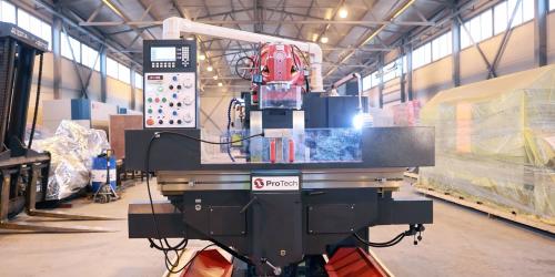 Универсальный фрезерный станок UM-1650 Универсальный фрезерный станок UM-1650