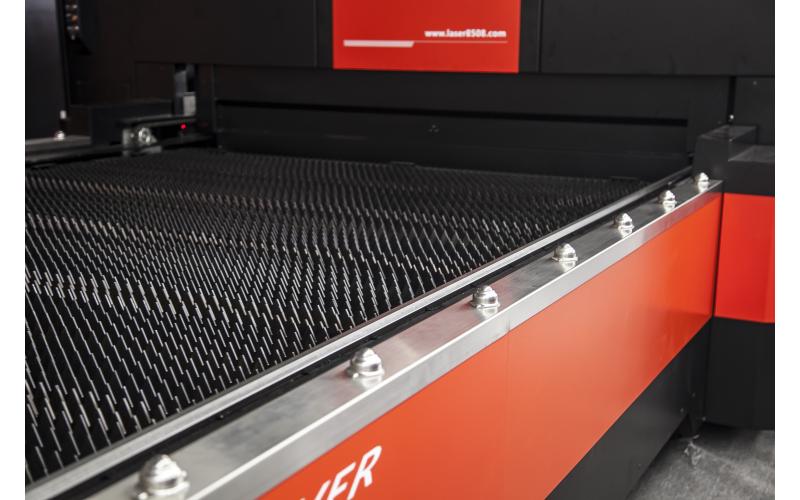 Установка лазерной резки DNE LASER D-Soar 2580 Установка лазерной резки