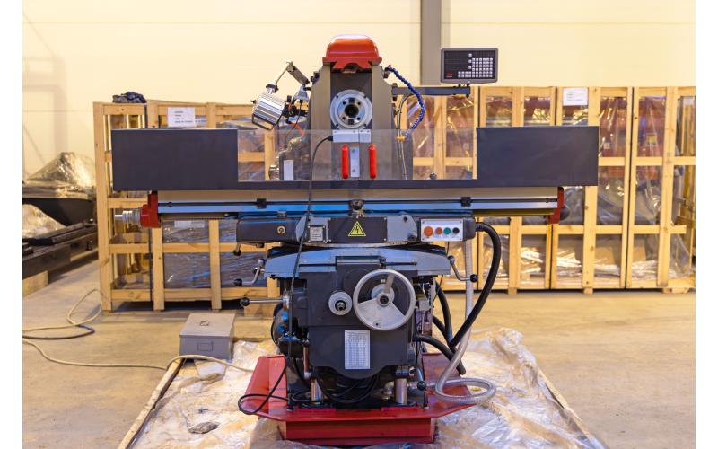 Универсальный фрезерный станок ProTech UMH-1740 Универсальный фрезерный станок