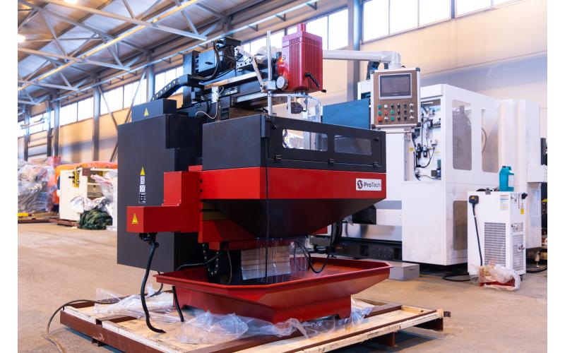 Универсальный фрезерный станок ProTech UMT-7532 Универсальный фрезерный станок