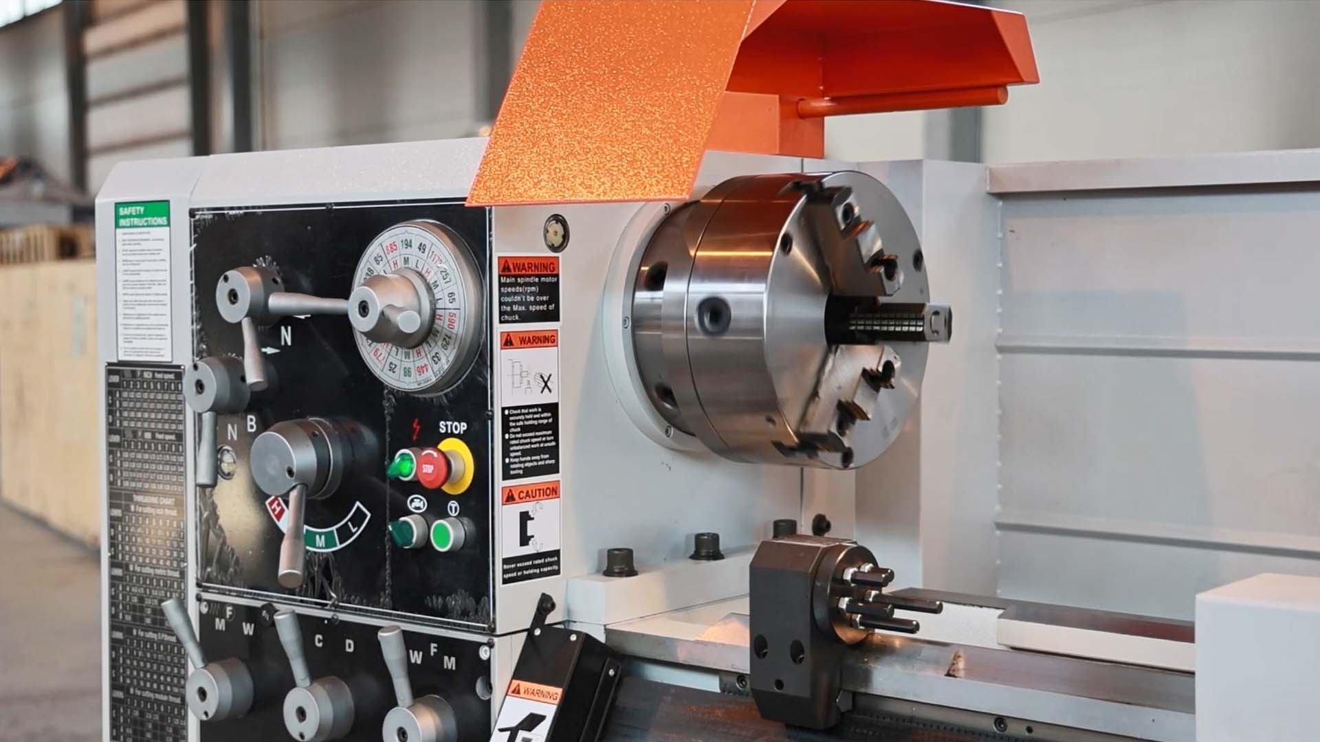 Рабочая зона универсального токарного оборудования