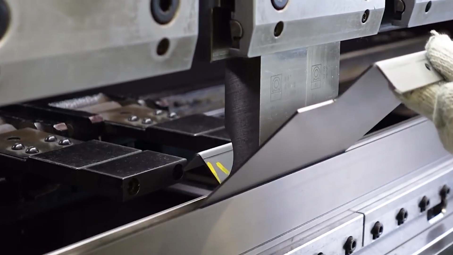 Воздушная гибка — современная технология обработки металлических листов
