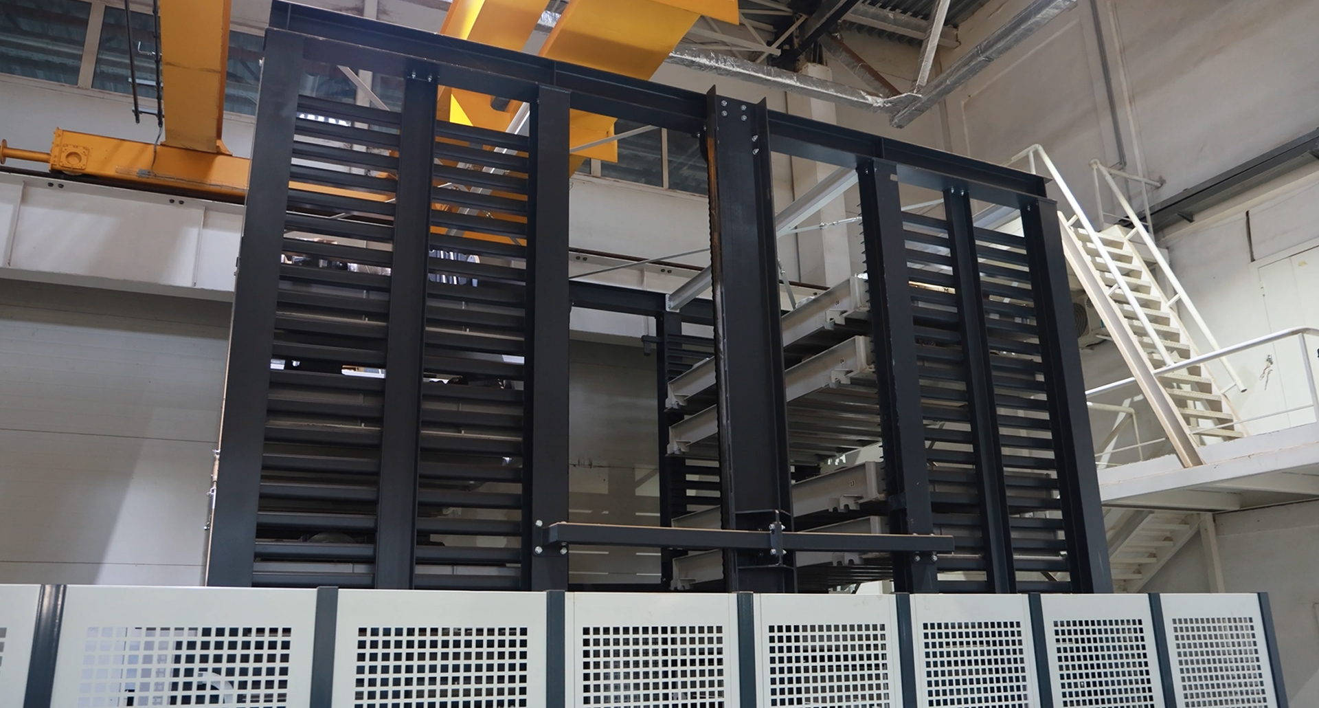 Конструкция склада Heavy Lift позволяет хранить многотонные грузы