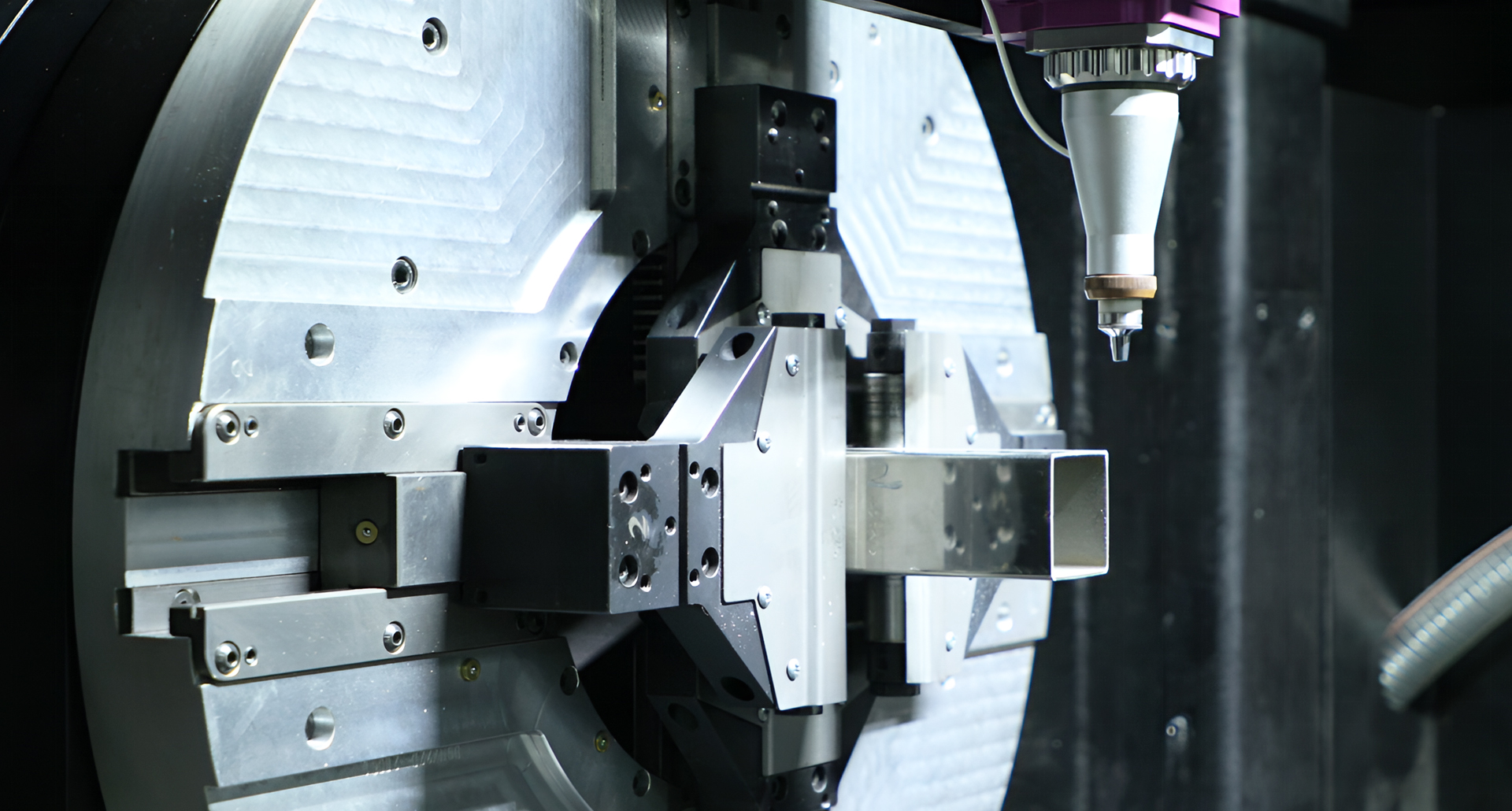 Конструкция зажимного механизма и опорных элементов